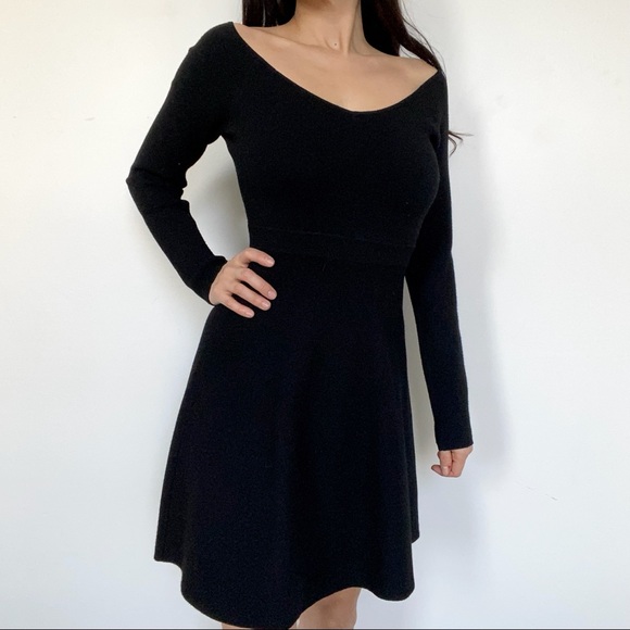 club monaco off the shoulder dress | Dresses | Club Monaco Knit Xs Glitzy Glamour White Halterneck Size:Men's 13 floral satin bridesmaid dress Green lace dress Chic and sculptural
